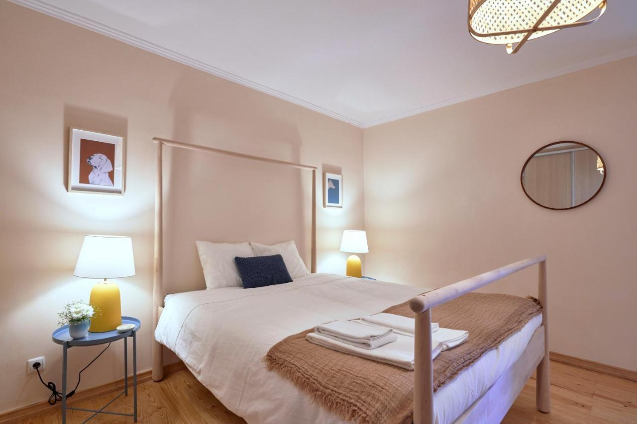 Renovated And Spacious Duplex Apartment With Patio, By Timecooler Lisbon Exterior photo